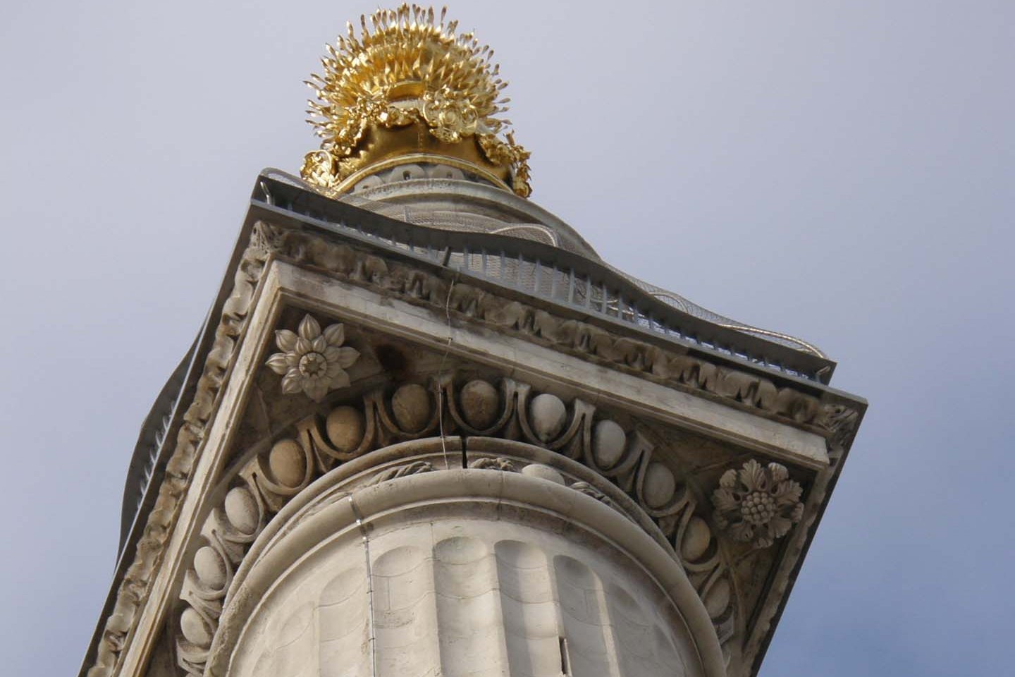 Transparent Webnet securing Monument Tower in London